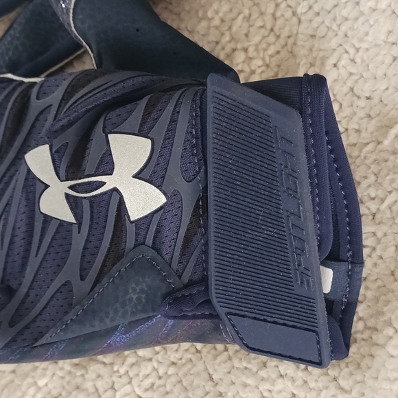 Under Armour youth football gloves - Picture 3 of 4